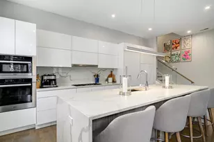 2335 W Montrose Ave, Chicago, IL 60618 - Photo 12