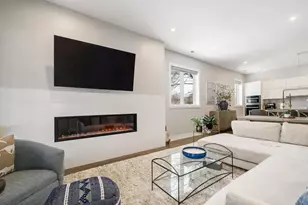 2335 W Montrose Ave, Chicago, IL 60618 - Photo 4