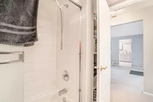 5511 N Chester Ave, Chicago, IL 60656 - Photo 12