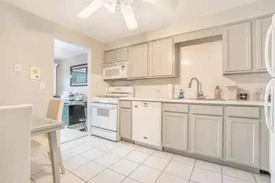 5511 N Chester Avenue #26, Chicago, IL 60656 - Photo 2