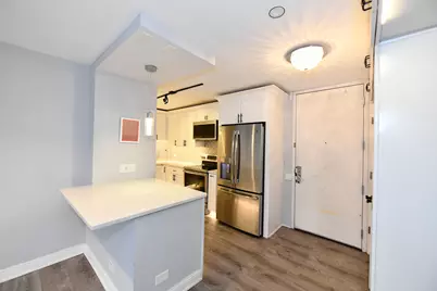 4343 N Clarendon Avenue #516, Chicago, IL 60613 - Photo 6