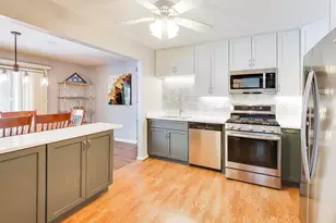 1403 Clove Ct, Mount Prospect, IL 60056 - Photo 2