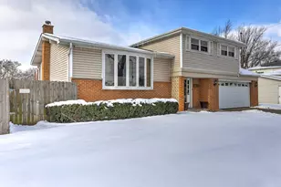 1426 Danbury Ln, Des Plaines, IL 60018 - Photo 2