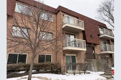 607 W Central Road #A-4, Mount Prospect, IL 60056 - Photo 2