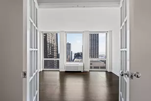 111 E Chestnut St, Chicago, IL 60611 - Photo 12