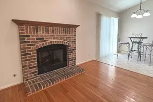 6 Cimarron Ct, Cary, IL 60013 - Photo 4