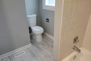 1001 E Callero Cir, Mount Prospect, IL 60056 - Photo 8