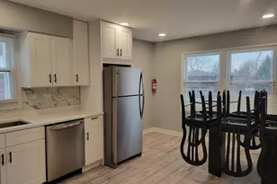 1001 E Callero Cir, Mount Prospect, IL 60056 - Photo 4