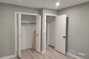 1001 E Callero Cir, Mount Prospect, IL 60056 - Photo 12