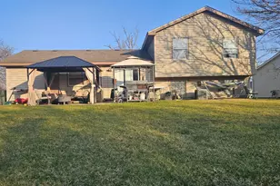 1040 Blackhawk Dr, University Park, IL 60484 - Photo 2