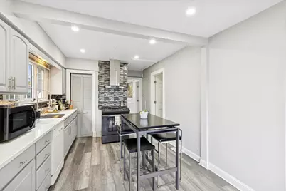 7211 W 58th Place, Summit, IL 60501 - Photo 4