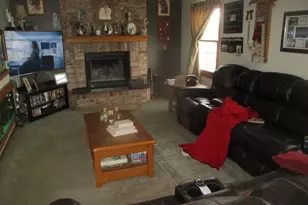 1864 N 2753rd Rd, Ottawa, IL 61350 - Photo 2