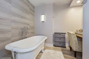 100 E Bellevue Pl, Chicago, IL 60611 - Photo 10