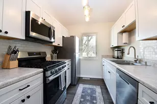 1406 River Oak Dr, Naperville, IL 60565 - Photo 6