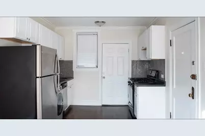 1056 W Lill Avenue #2, Chicago, IL 60614 - Photo 2