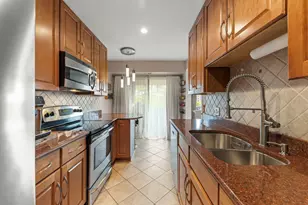 1101 S Hunt Club Dr, Mount Prospect, IL 60056 - Photo 12