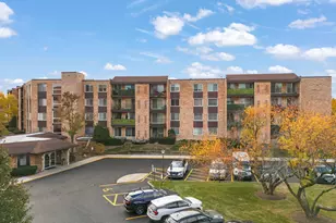 1101 S Hunt Club Dr, Mount Prospect, IL 60056 - Photo 1