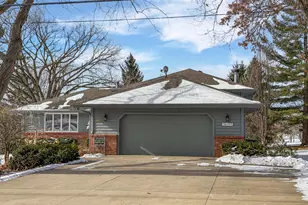 210 Park Crest Dr, Freeport, IL 61032 - Photo 10