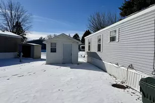 297 Pattie Ln, Lynwood, IL 60411 - Photo 4