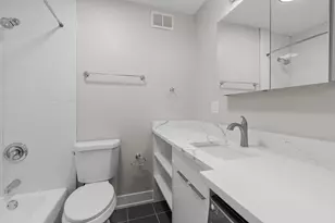 6166 N Sheridan Rd, Chicago, IL 60660 - Photo 8