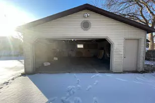 1245 W Violet St, Freeport, IL 61032 - Photo 14