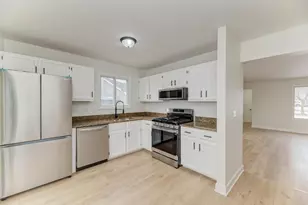 2843 Dorothy Dr, Aurora, IL 60504 - Photo 10