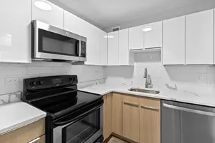 6166 N Sheridan Rd, Chicago, IL 60660 - Photo 4