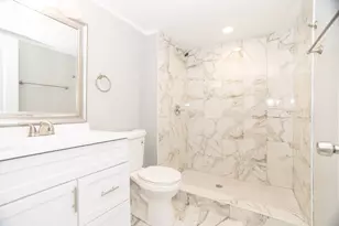 9156 S Colfax Ave, Chicago, IL 60617 - Photo 20