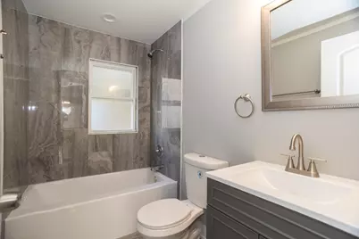 9156 S Colfax Avenue, Chicago, IL 60617 - Photo 16