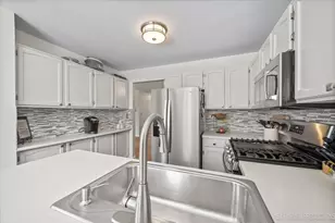 96 Midhurst Ct, Naperville, IL 60565 - Photo 10