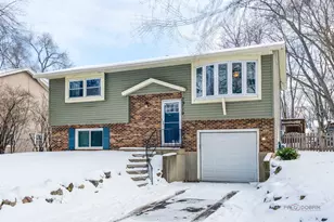 36719 N Lawrence Dr, Lake Villa, IL 60046 - Photo 2