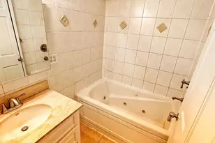 2225 W Oakdale Ave, Chicago, IL 60618 - Photo 10