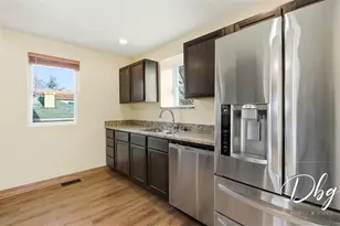 233 W Hawthorne Dr, Round Lake Beach, IL 60073 - Photo 10