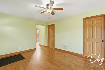 233 W Hawthorne Drive, Round Lake Beach, IL 60073 - Photo 8