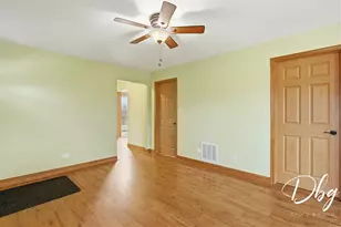 233 W Hawthorne Dr, Round Lake Beach, IL 60073 - Photo 8