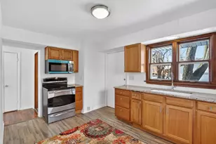 406 Bayliss Ave, Rockford, IL 61101 - Photo 8