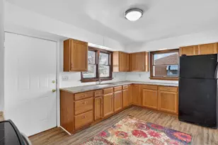 406 Bayliss Ave, Rockford, IL 61101 - Photo 6