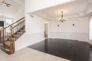 2807 Vrooman Ct, Bloomington, IL 61704 - Photo 4