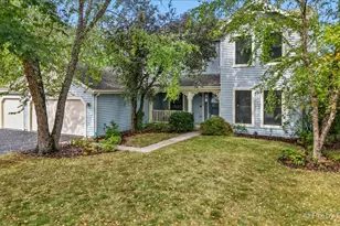 1820 Crofton Dr, Algonquin, IL 60102 - Photo 2