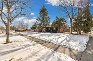105 King Ln, Des Plaines, IL 60016 - Photo 32