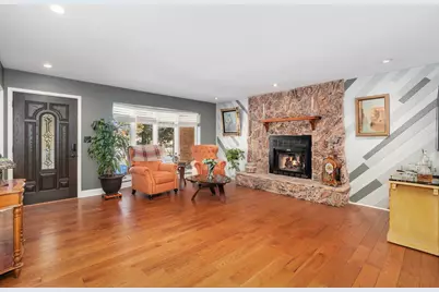 105 King Lane, Des Plaines, IL 60016 - Photo 2