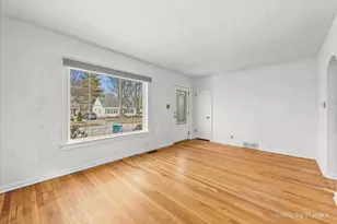 1034 W New York St, Aurora, IL 60506 - Photo 8