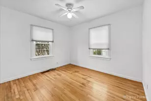 1034 W New York St, Aurora, IL 60506 - Photo 10