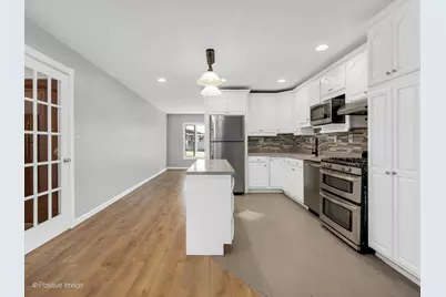 27 Hawthorne Lane, Streamwood, IL 60107 - Photo 8