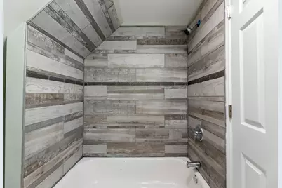 1240 W 74th Place, Chicago, IL 60636 - Photo 16