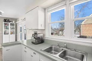 817 E Forest Ave, Wheaton, IL 60187 - Photo 12