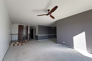 372 Springlake Ln, Aurora, IL 60504 - Photo 2