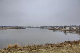 372 Springlake Ln, Aurora, IL 60504 - Photo 10