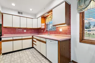 913 E 162nd Pl, South Holland, IL 60473 - Photo 8