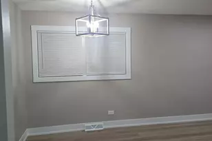 8511 S Parkside Ave, Burbank, IL 60459 - Photo 4